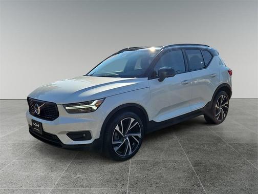 2021 Volvo XC40 T5 R-Design