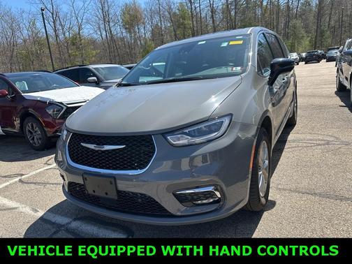 2024 Chrysler Pacifica Touring-L
