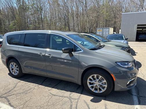 2024 Chrysler Pacifica Touring-L