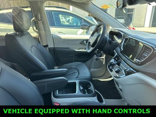 2024 Chrysler Pacifica Touring-L
