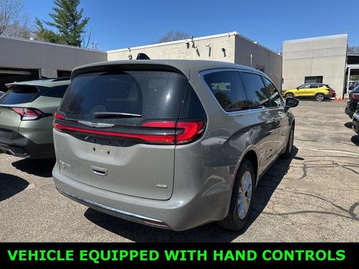 2024 Chrysler Pacifica Touring-L