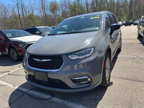 2024 Chrysler Pacifica Touring-L