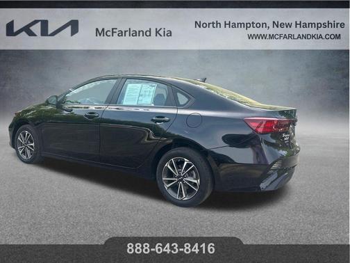 Aurora Black Pearl 2024 Kia Forte LXS