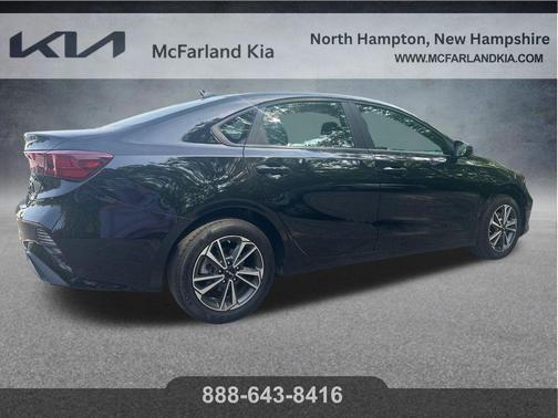 Aurora Black Pearl 2024 Kia Forte LXS
