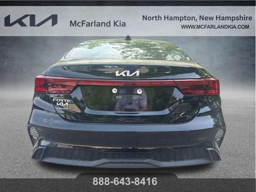 Aurora Black Pearl 2024 Kia Forte LXS