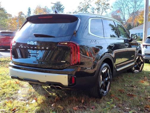 Ebony Black 2024 Kia Telluride S