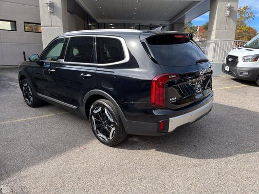 Ebony Black 2024 Kia Telluride S