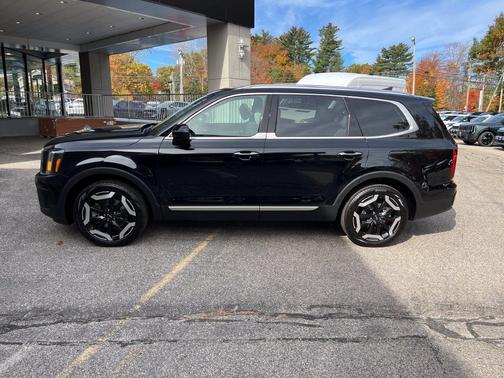 Ebony Black 2024 Kia Telluride S