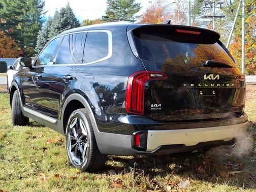 Ebony Black 2024 Kia Telluride S