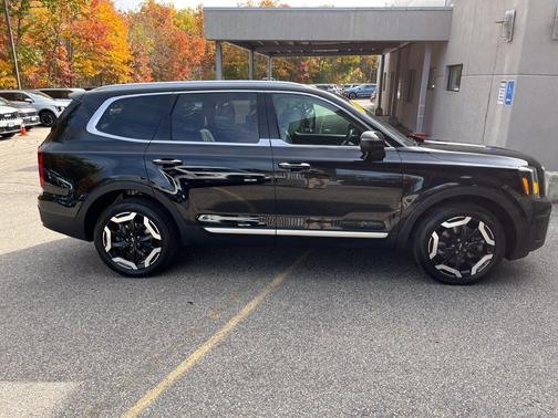 Ebony Black 2024 Kia Telluride S