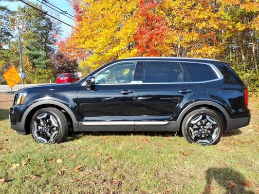 Ebony Black 2024 Kia Telluride S
