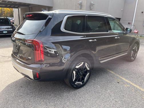 Ebony Black 2024 Kia Telluride S