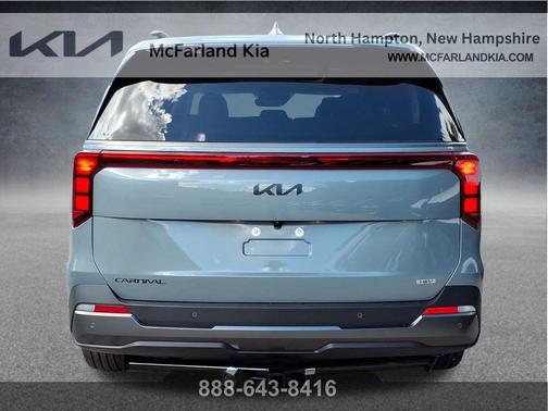 Iceberg Green 2027 Kia Carnival SX