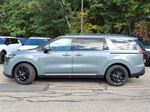 Iceberg Green 2027 Kia Carnival SX