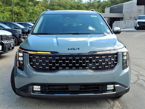 Iceberg Green 2027 Kia Carnival SX