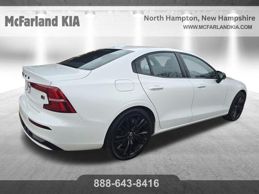 2023 Volvo S60 Recharge Plug-In Hybrid T8 Core Black Edition