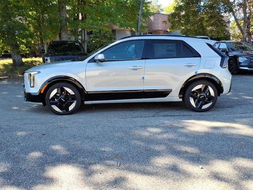Ivory Silver 2027 Kia Niro SX Touring