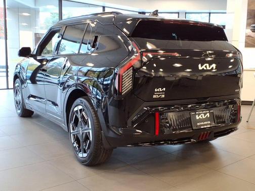 Aurora Black Pearl 2027 Kia EV3 GT