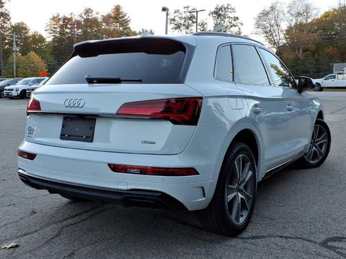 Glacier White Metallic 2025 Audi Q5 45 S line quattro Premium