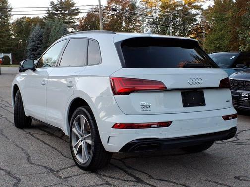 Glacier White Metallic 2025 Audi Q5 45 S line quattro Premium