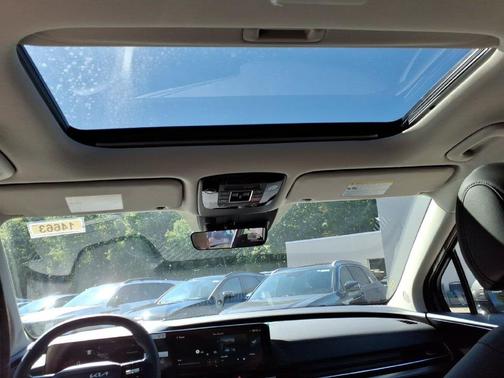 Iceberg Green 2027 Kia Carnival SX
