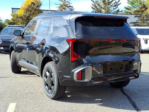 Aurora Black Pearl 2027 Kia Seltos X-Line S