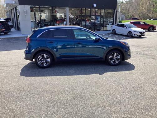 2022 Kia Niro LXS