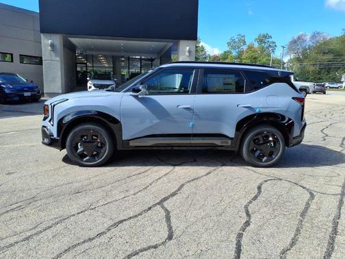Gray 2027 Kia Seltos X-Line