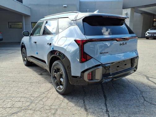Gray 2027 Kia Seltos X-Line