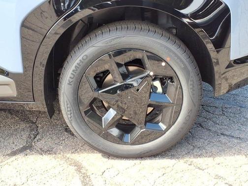 Gray 2027 Kia Seltos X-Line