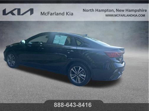 Aurora Black Pearl 2024 Kia Forte LXS