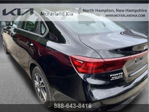 Aurora Black Pearl 2024 Kia Forte LXS