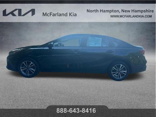 Aurora Black Pearl 2024 Kia Forte LXS
