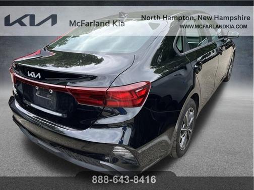 Aurora Black Pearl 2024 Kia Forte LXS