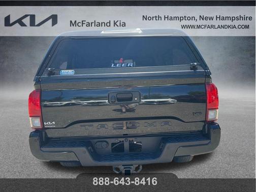 Midnight Black Metallic 2019 Toyota Tacoma TRD Sport