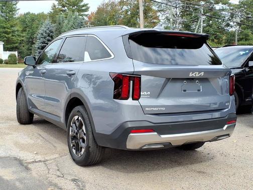 Everlasting Silver 2025 Kia Sorento S