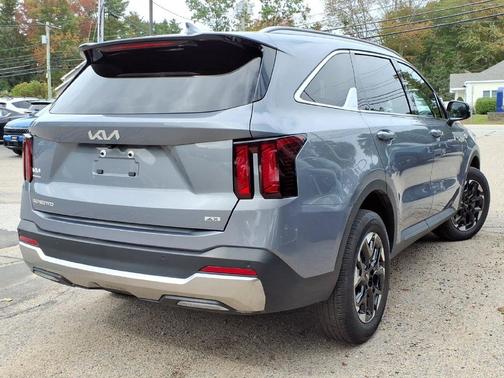 Everlasting Silver 2025 Kia Sorento S