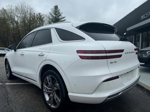 2024 Genesis Electrified GV70 Advanced