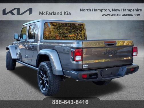 Granite Crystal Clearcoat Metallic 2025 Jeep Gladiator Sport