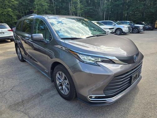 2021 Toyota Sienna XLE