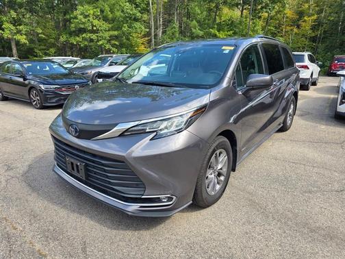 2021 Toyota Sienna XLE