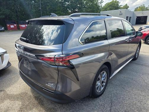 2021 Toyota Sienna XLE