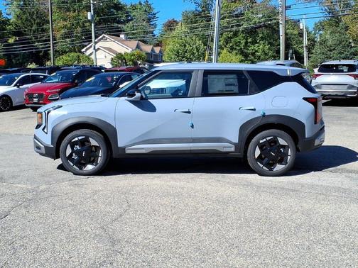 Gray 2027 Kia Seltos S