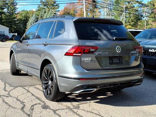 Platinum Gray Metallic 2021 Volkswagen Tiguan 2.0T SE R-Line Black