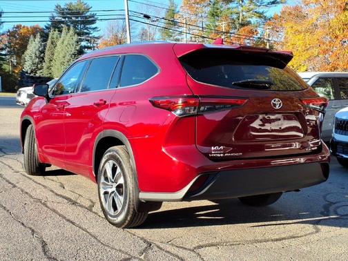 Pearl 2021 Toyota Highlander XLE