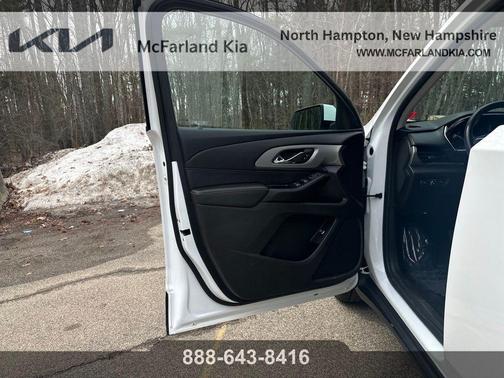 Summit White 2021 Chevrolet Traverse LT Cloth