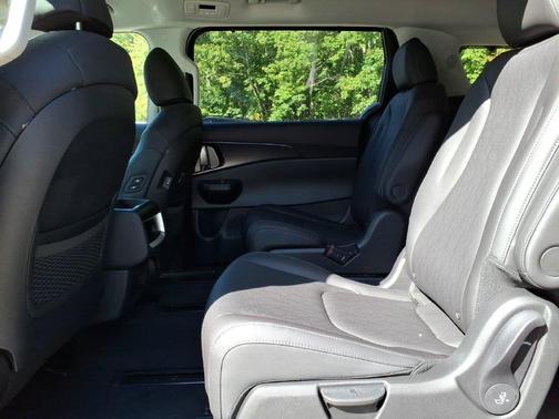 Deep Chroma Blue 2027 Kia Carnival EX