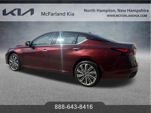 Garnet Pearl 2023 Nissan Altima 2.5 SL