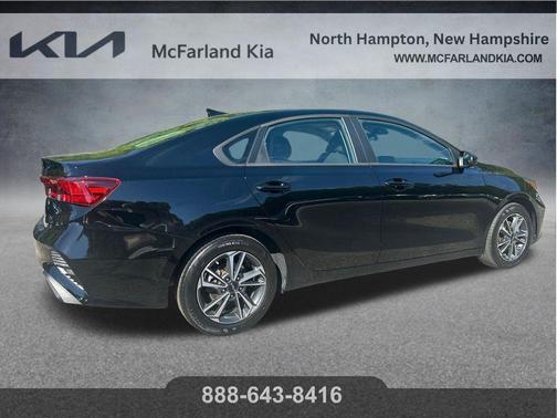 Aurora Black Pearl 2024 Kia Forte LXS