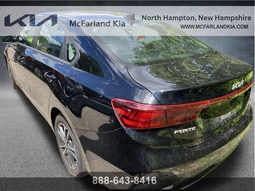 Aurora Black Pearl 2024 Kia Forte LXS